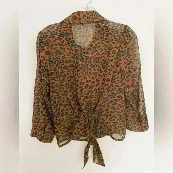Women’s Size Medium Green Brown Leopard Crop Top Button Down Light Weight - Picture 4 of 5